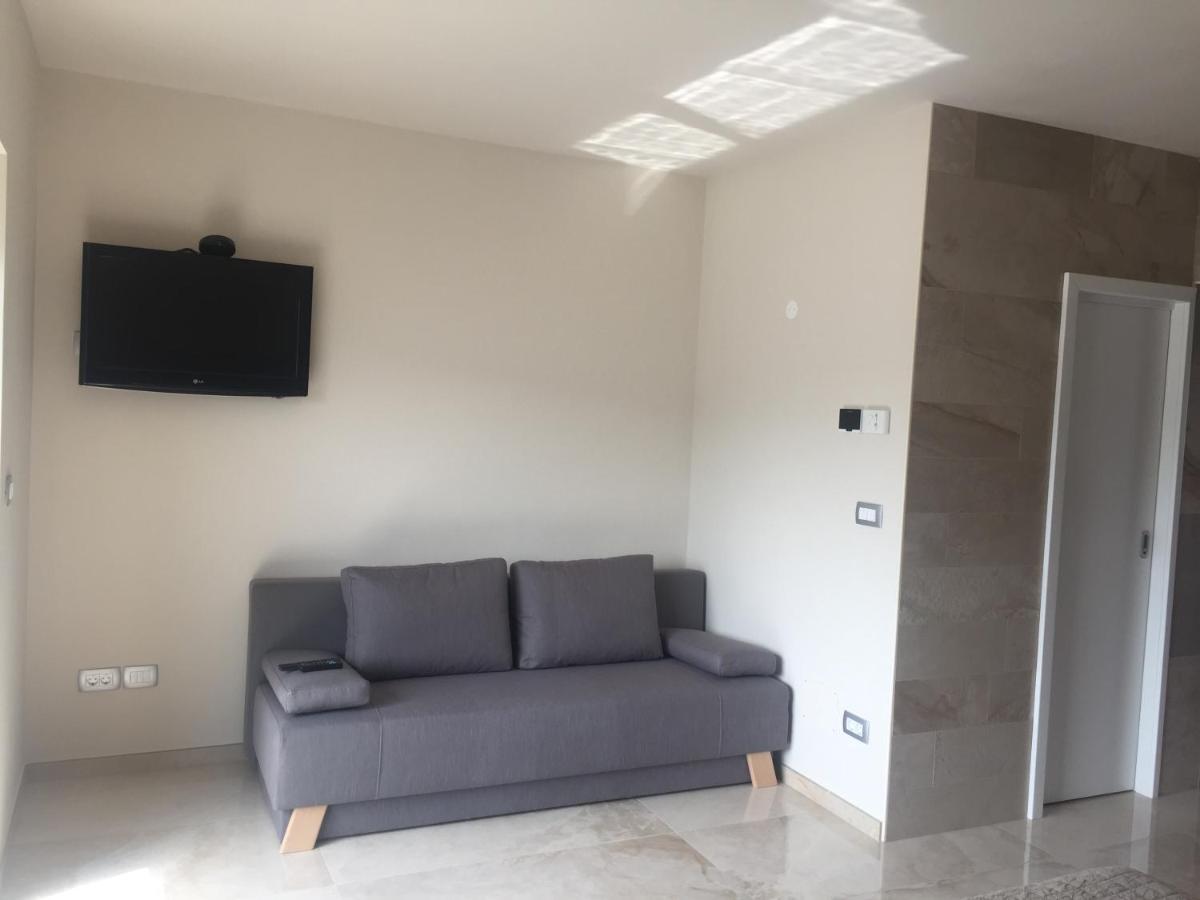 Rooms And Apartments Lisjak Koper Bagian luar foto