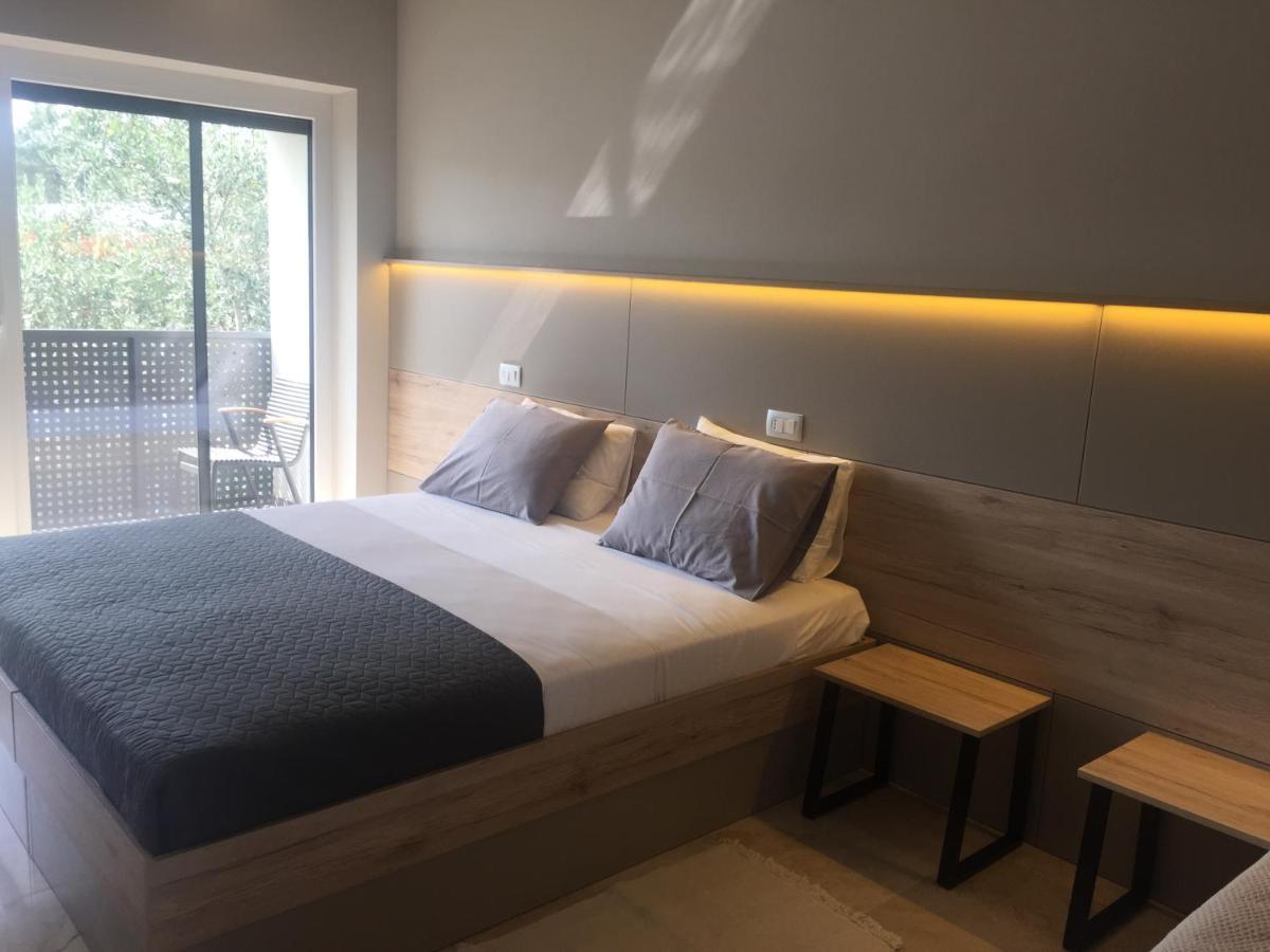Rooms And Apartments Lisjak Koper Bagian luar foto