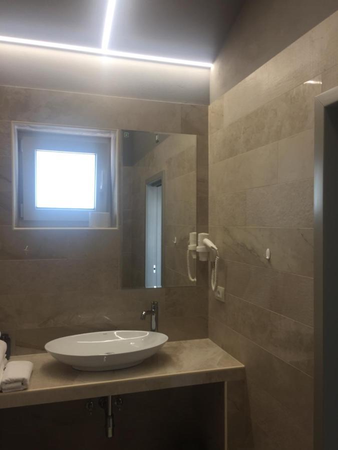Rooms And Apartments Lisjak Koper Bagian luar foto