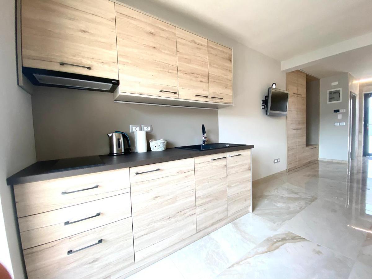 Rooms And Apartments Lisjak Koper Bagian luar foto
