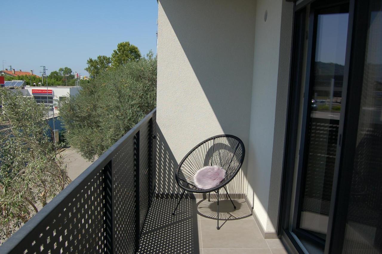 Rooms And Apartments Lisjak Koper Bagian luar foto