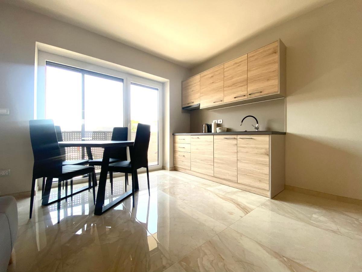 Rooms And Apartments Lisjak Koper Bagian luar foto