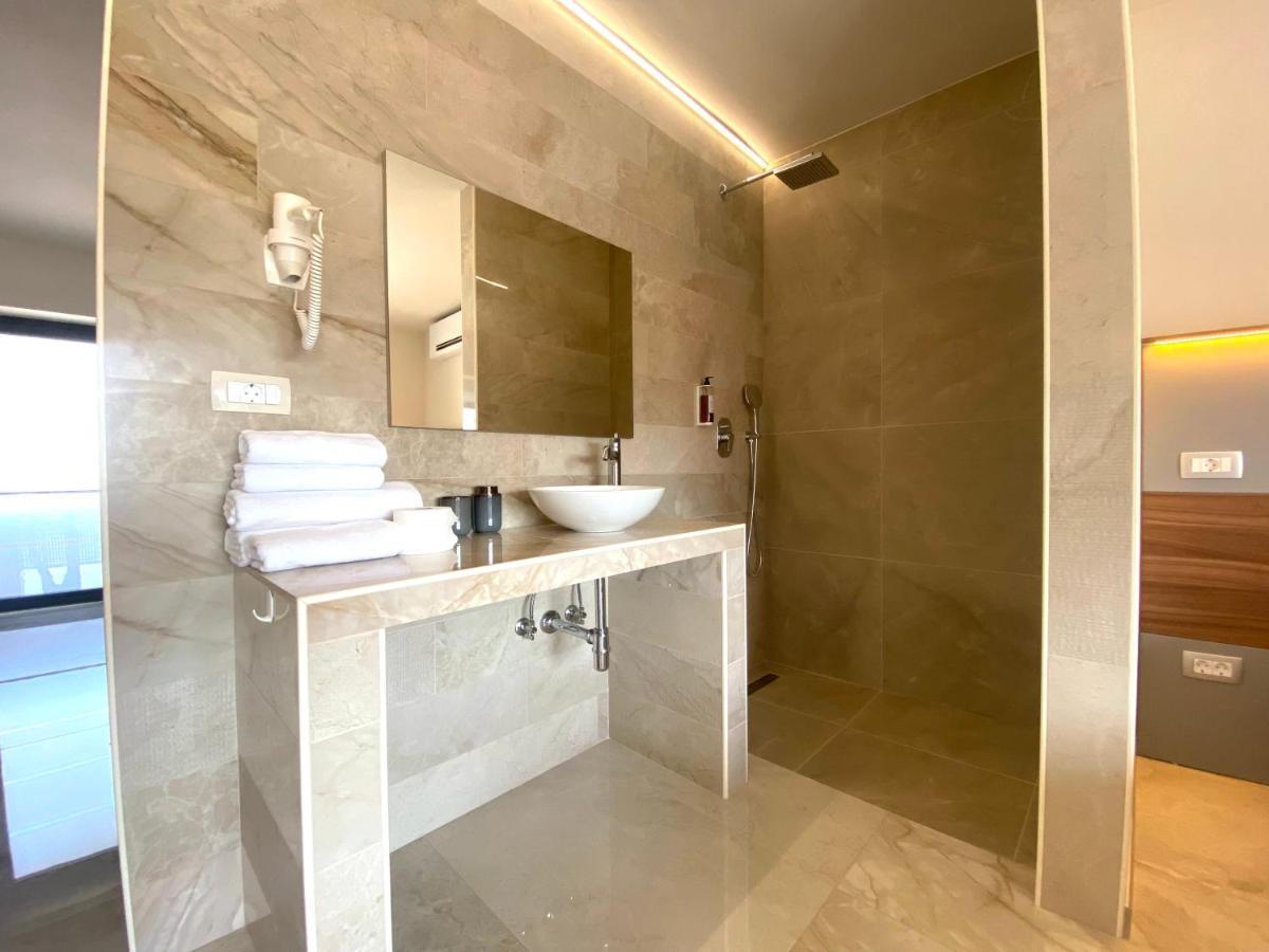 Rooms And Apartments Lisjak Koper Bagian luar foto