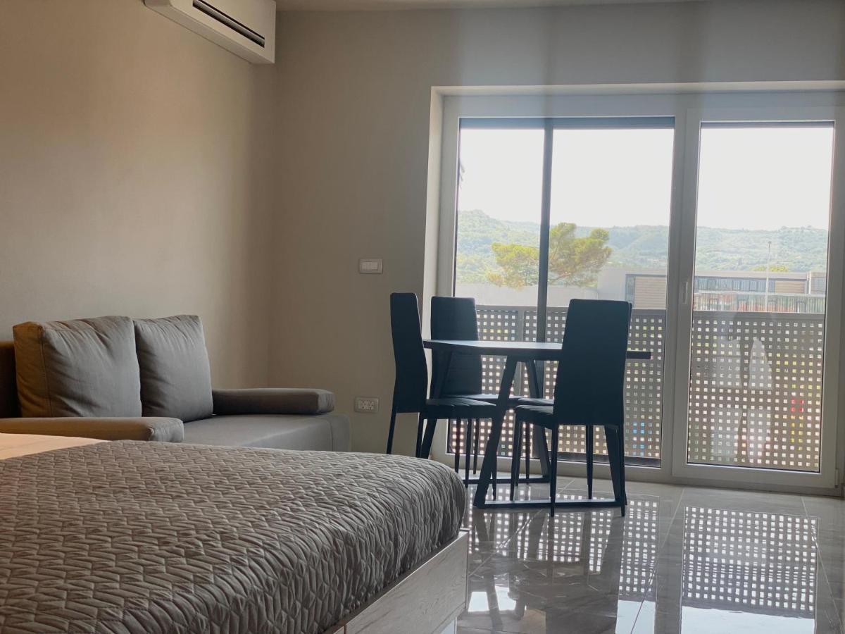 Rooms And Apartments Lisjak Koper Bagian luar foto