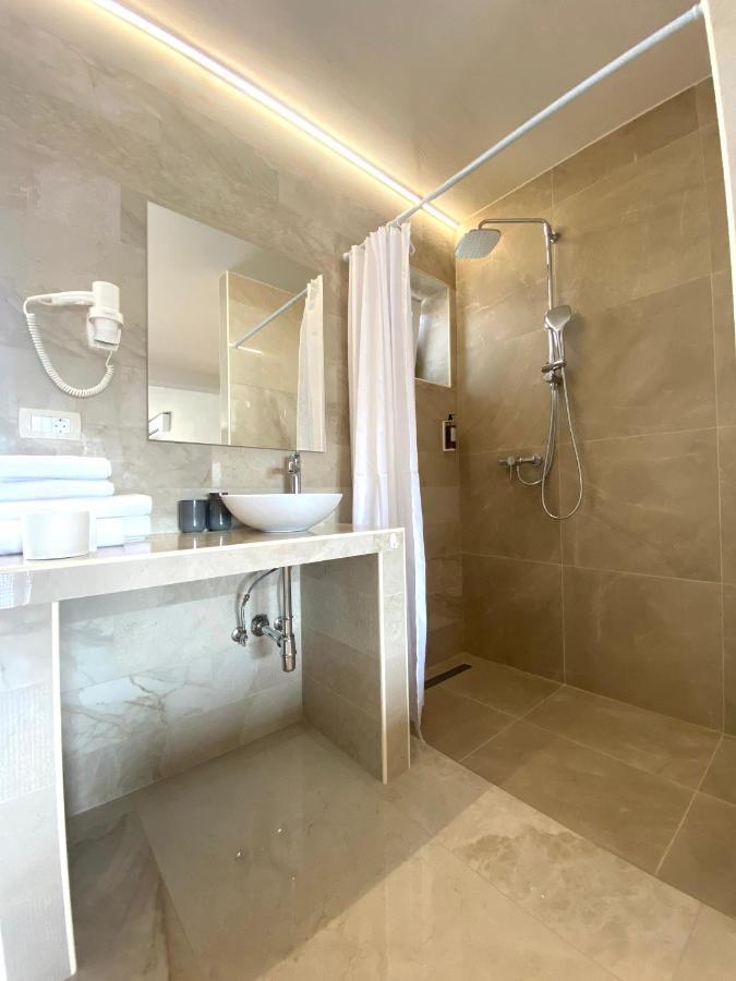 Rooms And Apartments Lisjak Koper Bagian luar foto