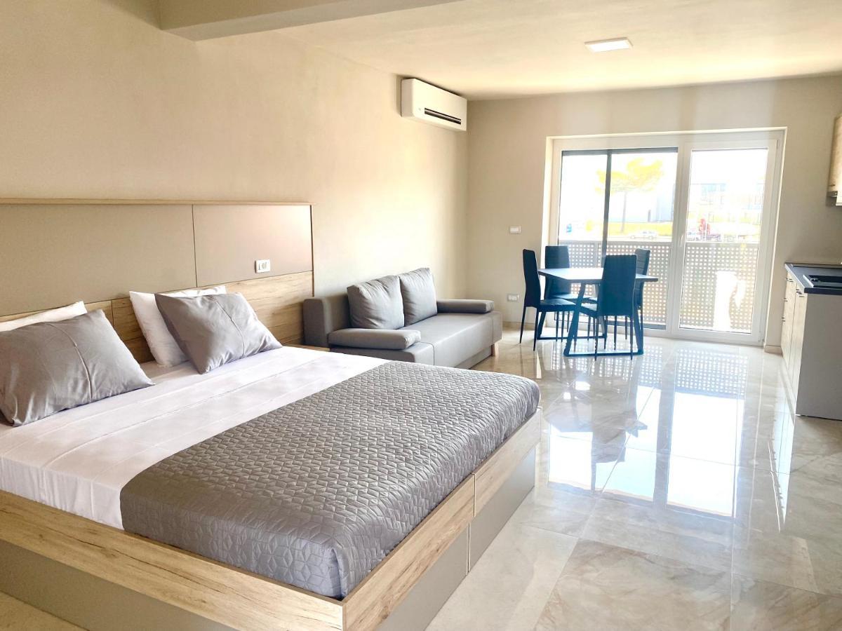 Rooms And Apartments Lisjak Koper Bagian luar foto