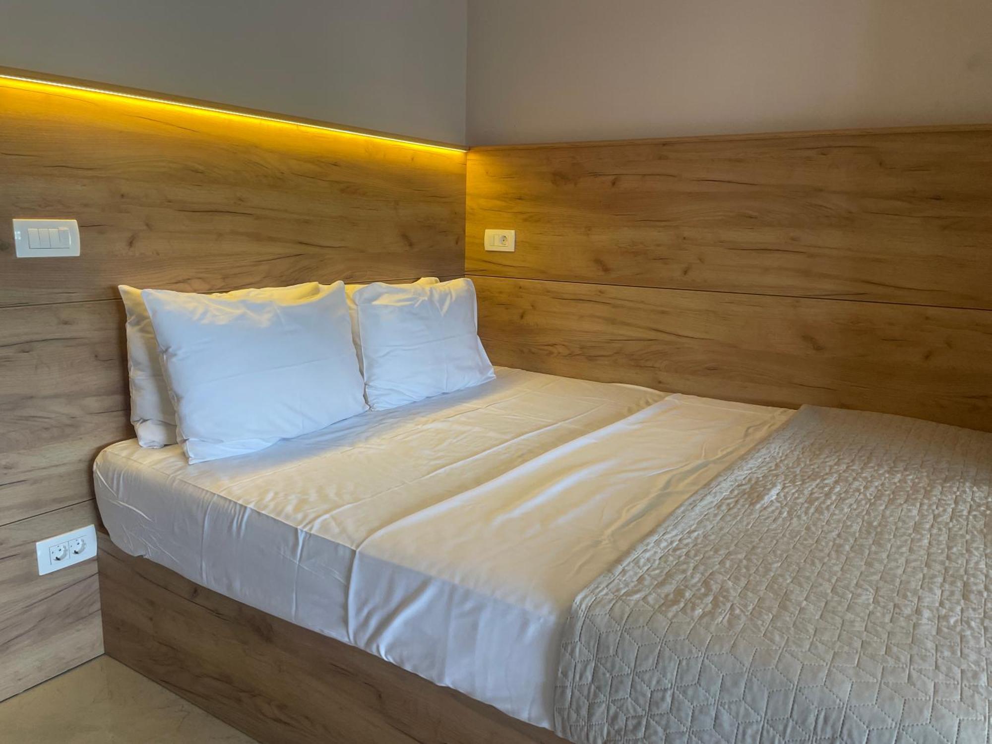 Rooms And Apartments Lisjak Koper Bagian luar foto